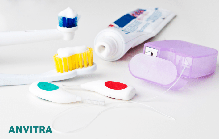 Chăm sóc răng miệng thường xuyên là biện pháp giảm vị đắng trong miệng tại nhà