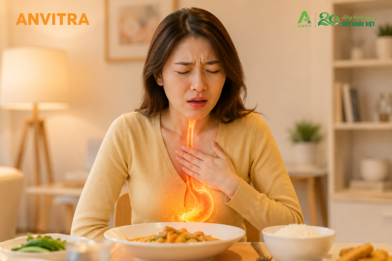 Nóng vùng ngực thường đi kèm những triệu chứng nào?